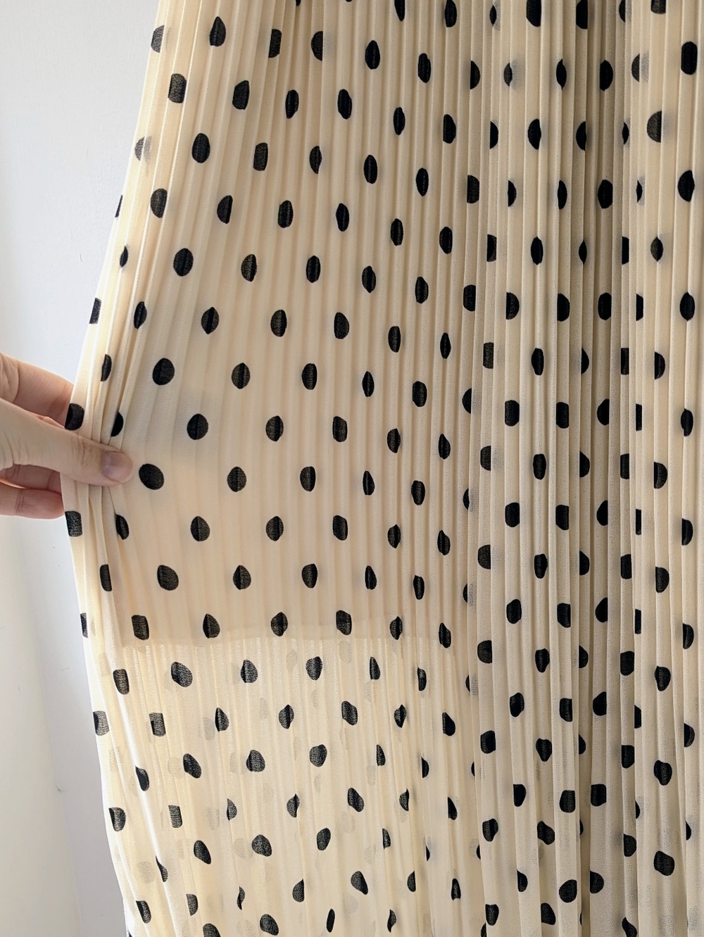H&M Pleated Polka Dot Sheer Chiffon Maxi Skirt - Picture 8 of 13
